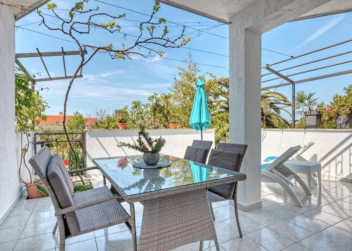 Birimac 아파트 풀라