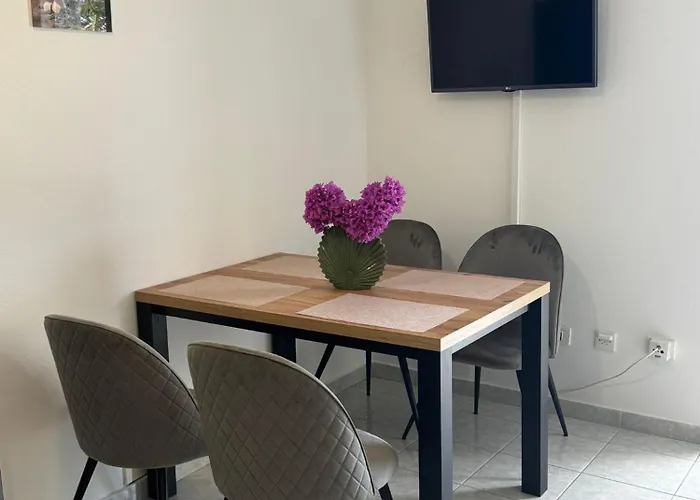 Birimac 아파트 풀라